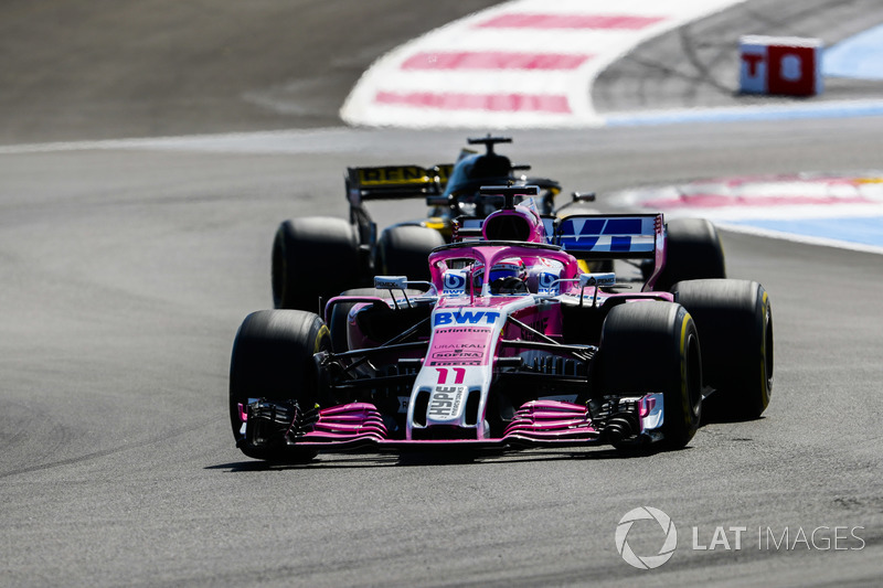 Sergio Perez, Force India VJM11, Nico Hulkenberg, Renault Sport F1 Team R.S. 18