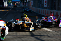 Jean-Eric Vergne, Techeetah, precede Alex Lynn, DS Virgin Racing