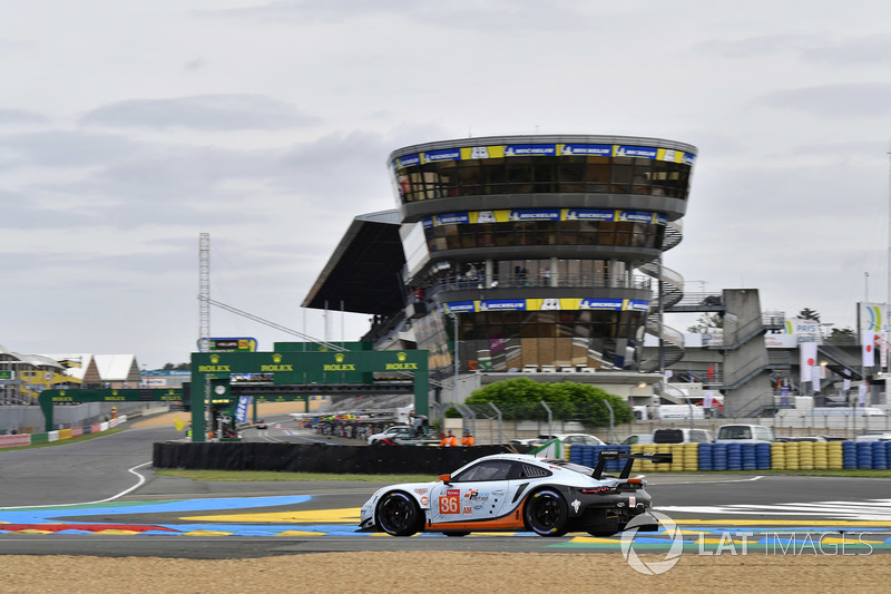 #86 Gulf Racing Porsche 911 RSR: Michael Wainwright, Benjamin Barker, Alex Davison