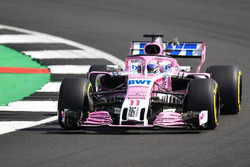 Sergio Perez, Force India VJM11 bir kuşa çarpıyor