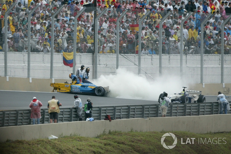 Fernando Alonso, Renault Renault F1 Team R23, choque