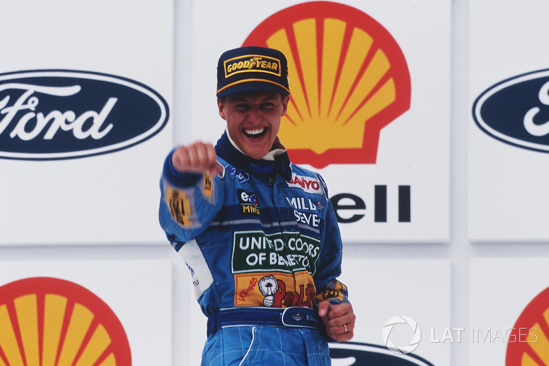 Podium : le vainqueur Michael Schumacher, Benetton