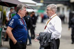 Otmar Szafnauer, Sahara Force India Formula One Team Chief Operating Officer and Ross Brawn, Formula