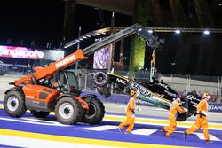 Marshals remove the Sahara Force India F1 VJM09 of Nico Hulkenberg