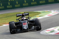 Jenson Button, McLaren MP4-31, avec le Halo