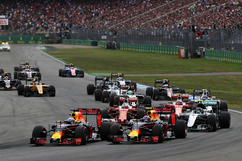 Daniel Ricciardo, Red Bull Racing RB12 and Max Verstappen, Red Bull Racing RB12 at the start of the race