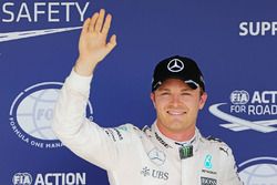 Ganador de la pole Nico Rosberg, Mercedes AMG F1