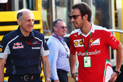 Франц Тост, руководитель Scuderia Toro Rosso Team и Жан-Эрик Вернь, тестовый пилот и пилот по развит