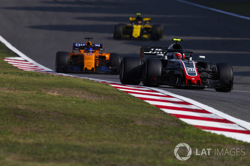 Aksi balap F1 GP Tiongkok