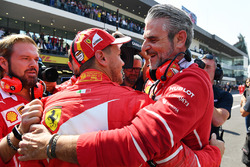 Pole pozisyonu galibi Sebastian Vettel, Ferrari, Maurizio Arrivabene, Ferrari Takım Patronu