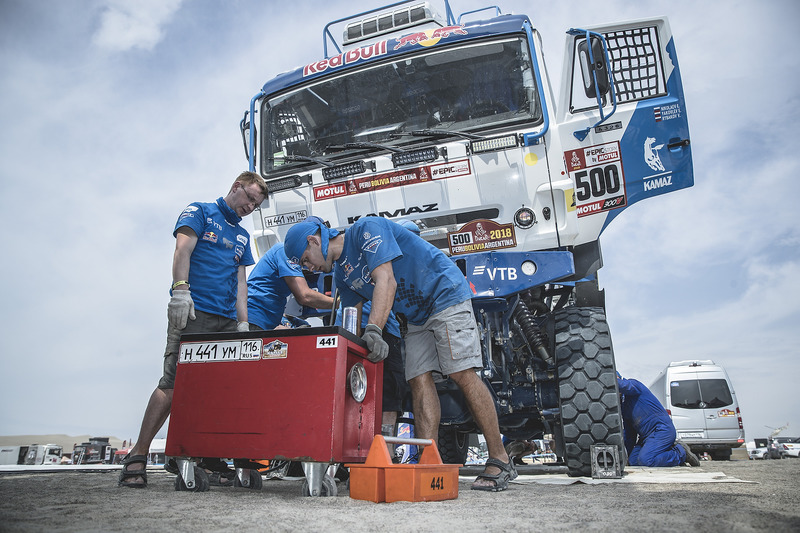 #500 Team Kamaz Master: Eduard Nikolaev, Evgeny Yakovlev, Vladimir Rybakov