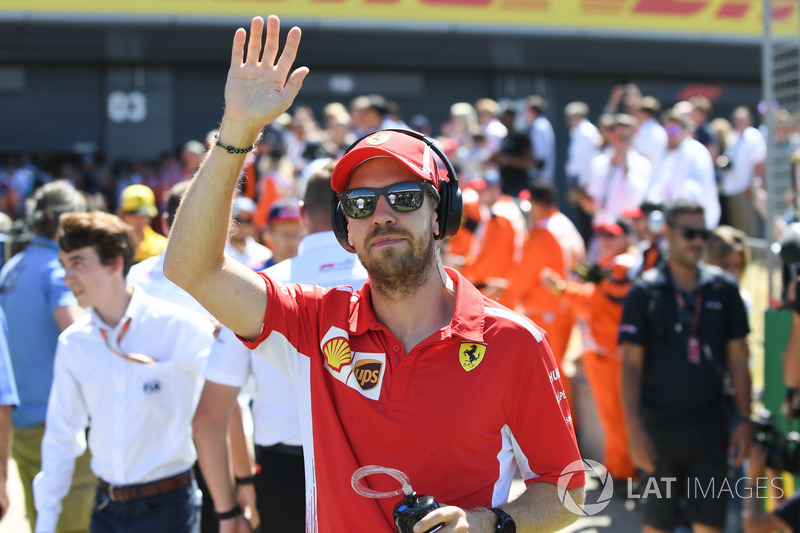Sebastian Vettel, Ferrari, nella drivers parade