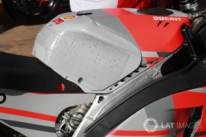 Jorge Lorenzo, Ducati Team, fuel tank