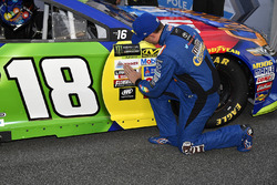 Kyle Busch, Joe Gibbs Racing Toyota wins the pole