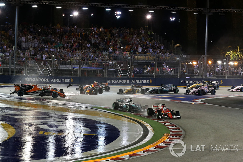 Sebastian Vettel, Ferrari SF70H leads at the start of the race as Fernando Alonso, McLaren MCL32, Kimi Raikkonen, Ferrari SF70H and Max Verstappen, Red Bull Racing RB13 crash in the background