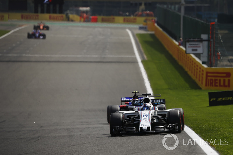 Felipe Massa, Williams FW40, Carlos Sainz Jr., Scuderia Toro Rosso STR12