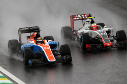 Pascal Wehrlein, Manor Racing MRT05; Esteban Gutierrez, Haas F1 Team VF-16