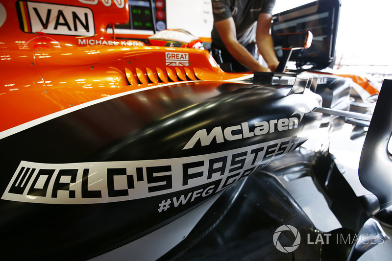 World Fastest Gamer logo on the car of Stoffel Vandoorne, McLaren MCL32