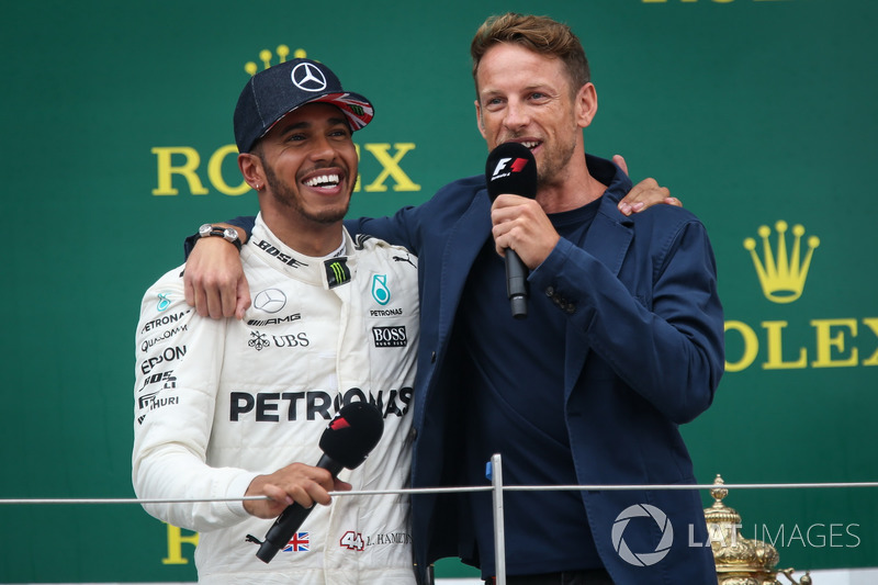 1. Lewis Hamilton, Mercedes AMG F1, mit Jenson Button