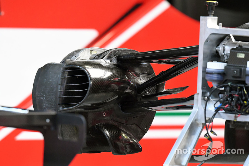 Détail des conduits de frein de la Ferrari SF70H