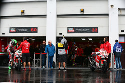 Eugene Laverty, Milwaukee Aprilia, Lorenzo Savadori, Milwaukee Aprilia