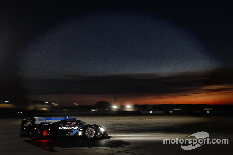 #10 Wayne Taylor Racing, Cadillac DPi: Ricky Taylor, Jordan Taylor, Alex Lynn