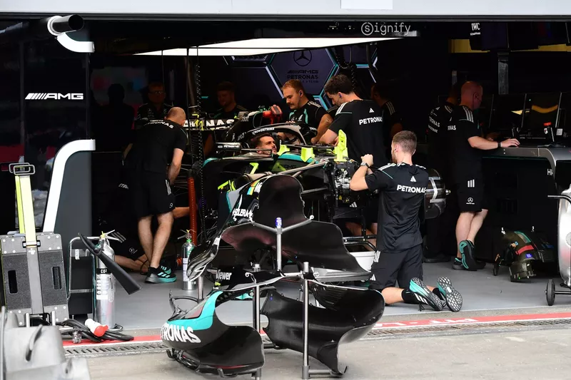 Mercedes garage
