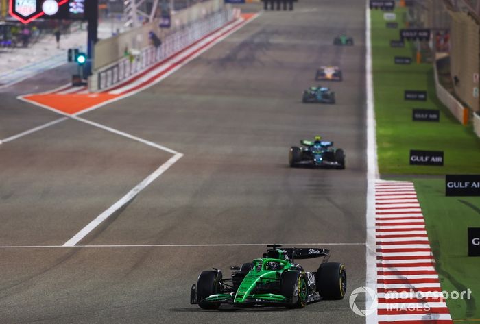 Nico Hulkenberg, Sauber, Fernando Alonso, Aston Martin Racing