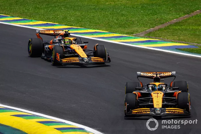 Oscar Piastri, McLaren MCL38, Lando Norris, McLaren MCL38