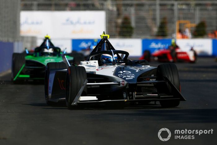 Sam Bird, Jaguar Racing, Jaguar I-TYPE 6, Nick Cassidy, Envision Racing, Jaguar I-TYPE 6