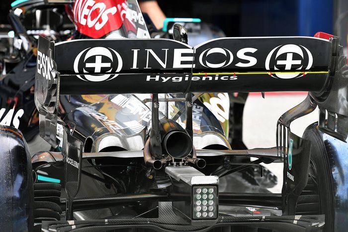 Detalle del alerón trasero del Mercedes W12