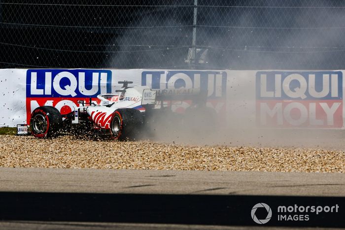 Nikita Mazepin, Haas VF-21 hace un trompo