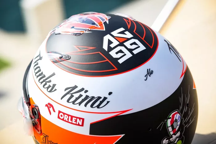 El casco de Antonio Giovinazzi para el GP de Abu Dhabi, un homenaje a Kimi Raikkonen, Alfa Romeo Racing