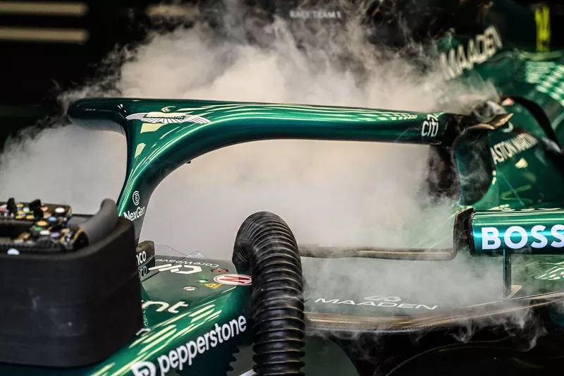 Refroidissement du cockpit dans le garage de l'Aston Martin F1 Team