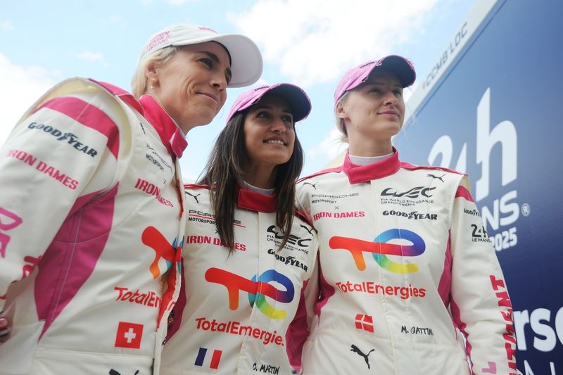 #85 Iron Dames Porsche 911 GT3 R LMGT3: CŽlia Martin, Rahel Frey, Michelle Gatting