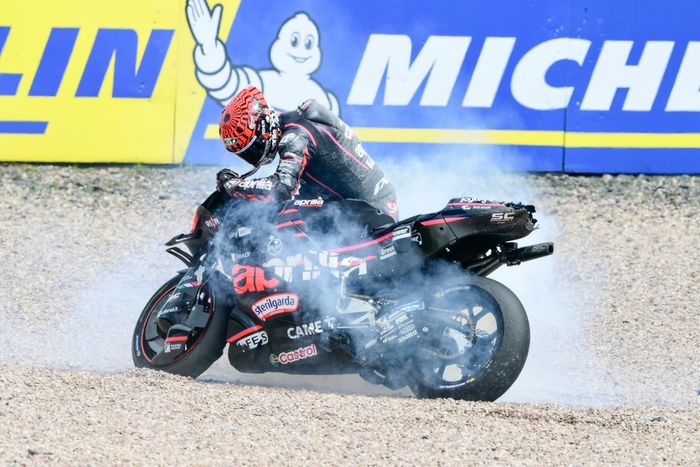 Lorenzo Savadori, Aprilia Racing Crash