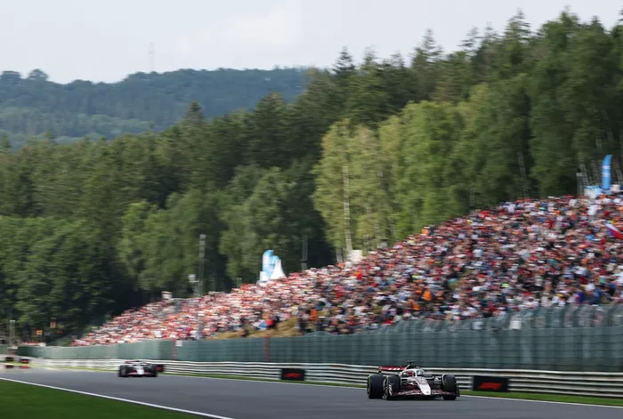 Esteban Ocon, Haas F1 Team, Oliver Bearman, Haas F1 Team