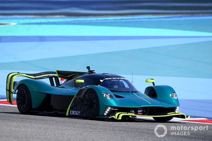 Aston Martin Valkyrie AMR Pro conducido por Dirk Muller