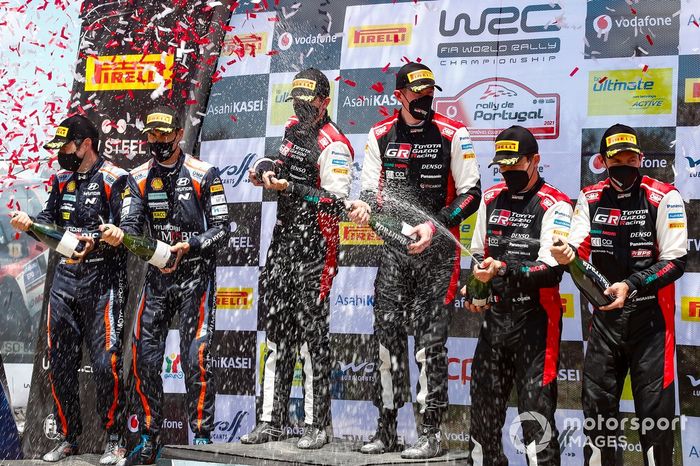 Podio: Ganador de la carrera Elfyn Evans, Scott Martin, Toyota Gazoo Racing WRT Toyota Yaris WRC, segundo lugar Dani Sordo, Borja Rozada, Hyundai Motorsport Hyundai i20 Coupe WRC, tercer lugar Sébastien Ogier, Julien Ingrassia, Toyota Gazoo Racing WRT Toyota Yaris WRC