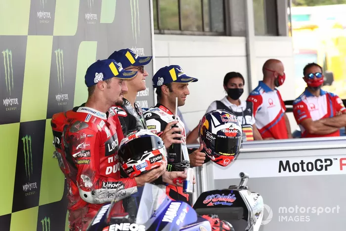 Ganador de la pole Fabio Quartararo, Yamaha Factory Racing, segundo Jack Miller, Ducati Team, tercero Johann Zarco, Pramac Racing