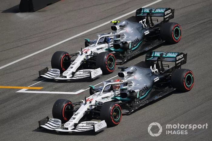 Lewis Hamilton, Mercedes AMG F1 W10, y Valtteri Bottas, Mercedes AMG W10