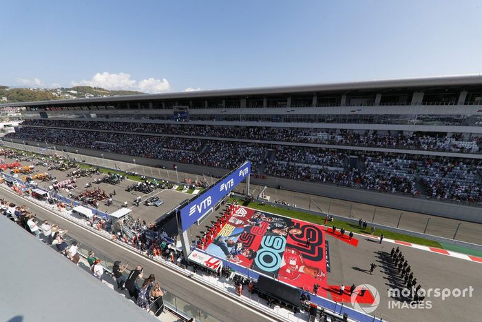 La parrilla previo a  la carrera