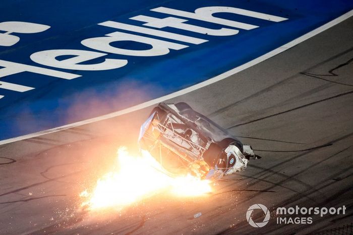 El accidente de Ryan Newman, Roush Fenway Racing, Ford Mustang Koch Industries en la última vuelta