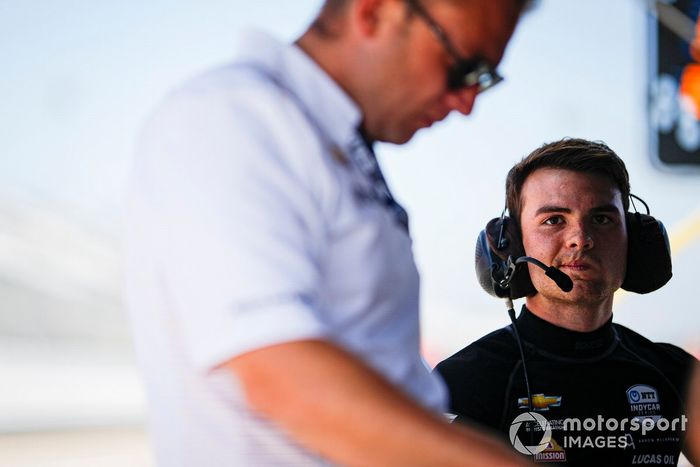 Patricio O'Ward, Arrow McLaren SP, con el presidente de Chevrolet team Taylor Kiel