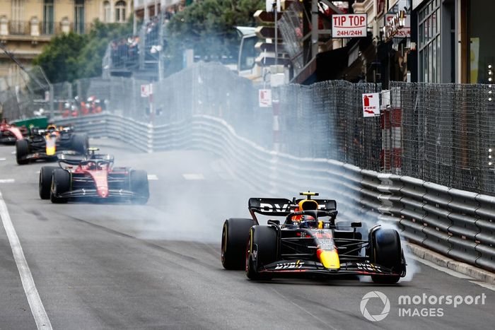 Sergio Pérez, Red Bull Racing RB18, Carlos Sainz, Ferrari F1-75, Max Verstappen, Red Bull Racing RB18