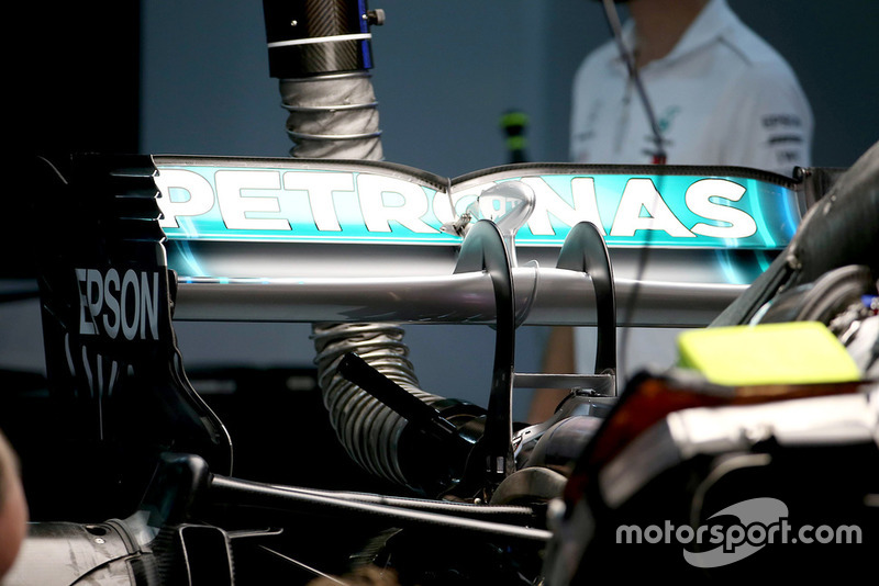 Mercedes AMG F1 W09, заднє антикрило