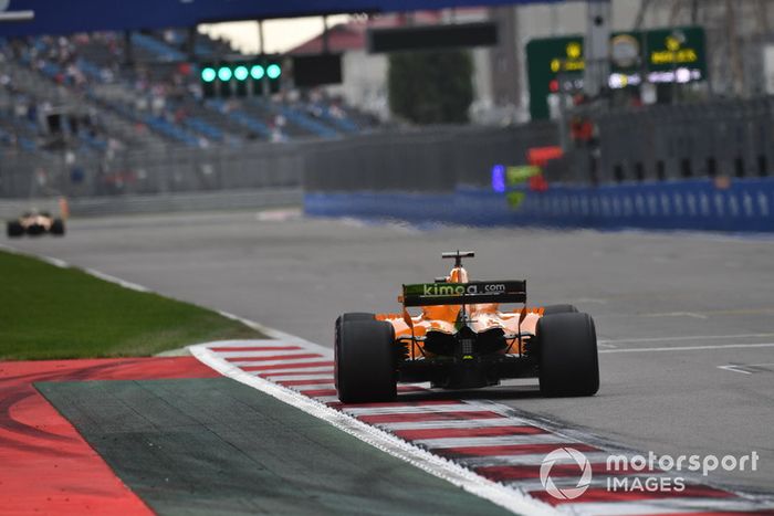 Fernando Alonso, McLaren MCL33 con parafina