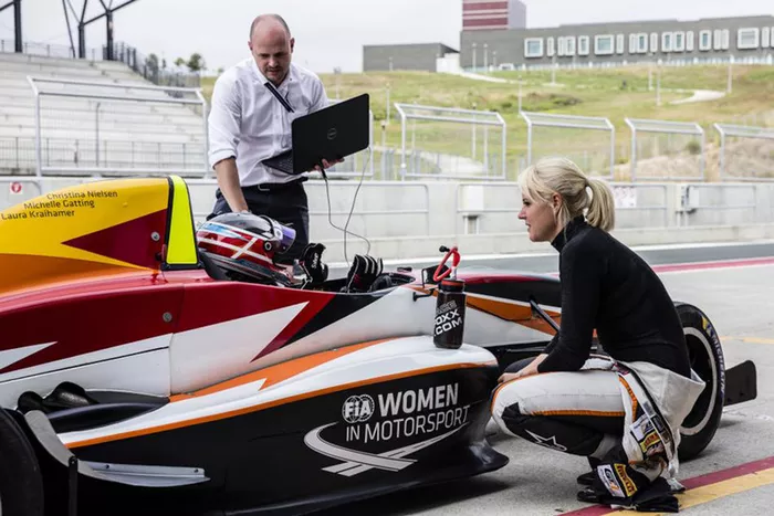 Programa de la FIA para mujeres piloto