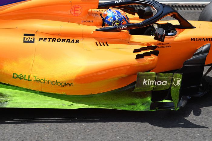 Lando Norris, McLaren MCL33, con parafina en los pontones y el fondo plano