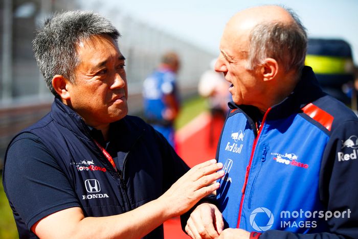 Masashi Yamamoto, gerente general de Honda Motorsport, y Franz Tost, director del equipo, Scuderia Toro Rosso